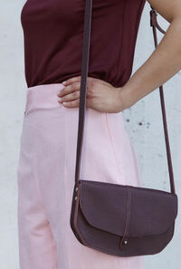 keecie-movemountainsbag-aubergine 2